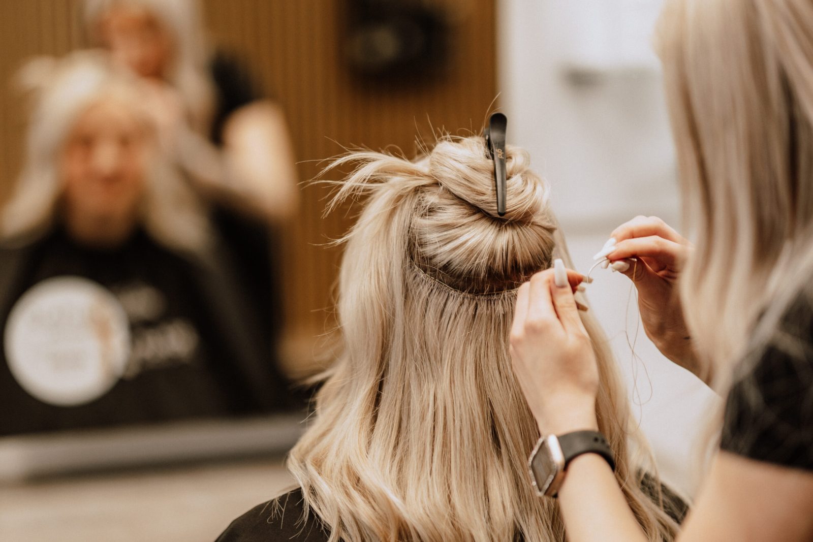 Einarbeiten der Extensions Strähne für Strähne